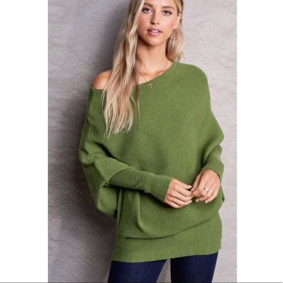 ✨LAST ONE✨ OFF SHOULDER SLOUCHY  SWEATER - Picture 4 of 5